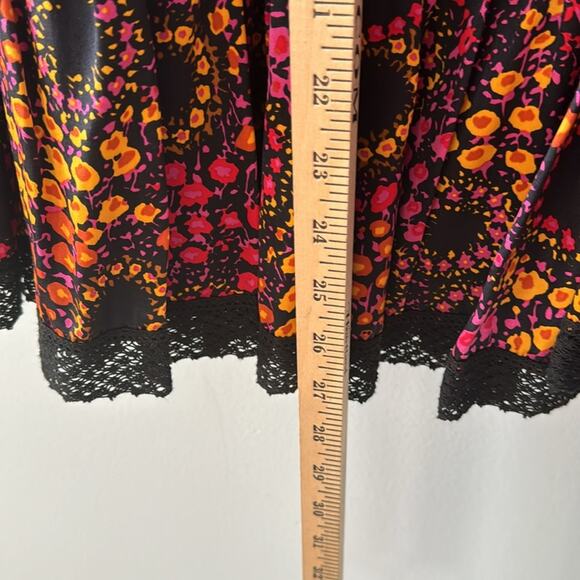 Free People Silk / Lace Boho MIDI Skirt Pleats Size 8 Color is Black / Hot Pink - Picture 7 of 10